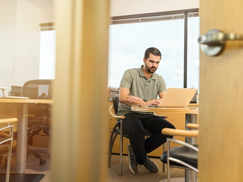 香港與新加坡作為中間控股地，哪個更利于企業(yè)出海？稅務(wù)優(yōu)化與風險防控全解析