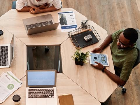 哪里有設(shè)計商標的，求助