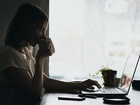 在香港開公司，怎么還要交利得稅，我以為不用交稅？